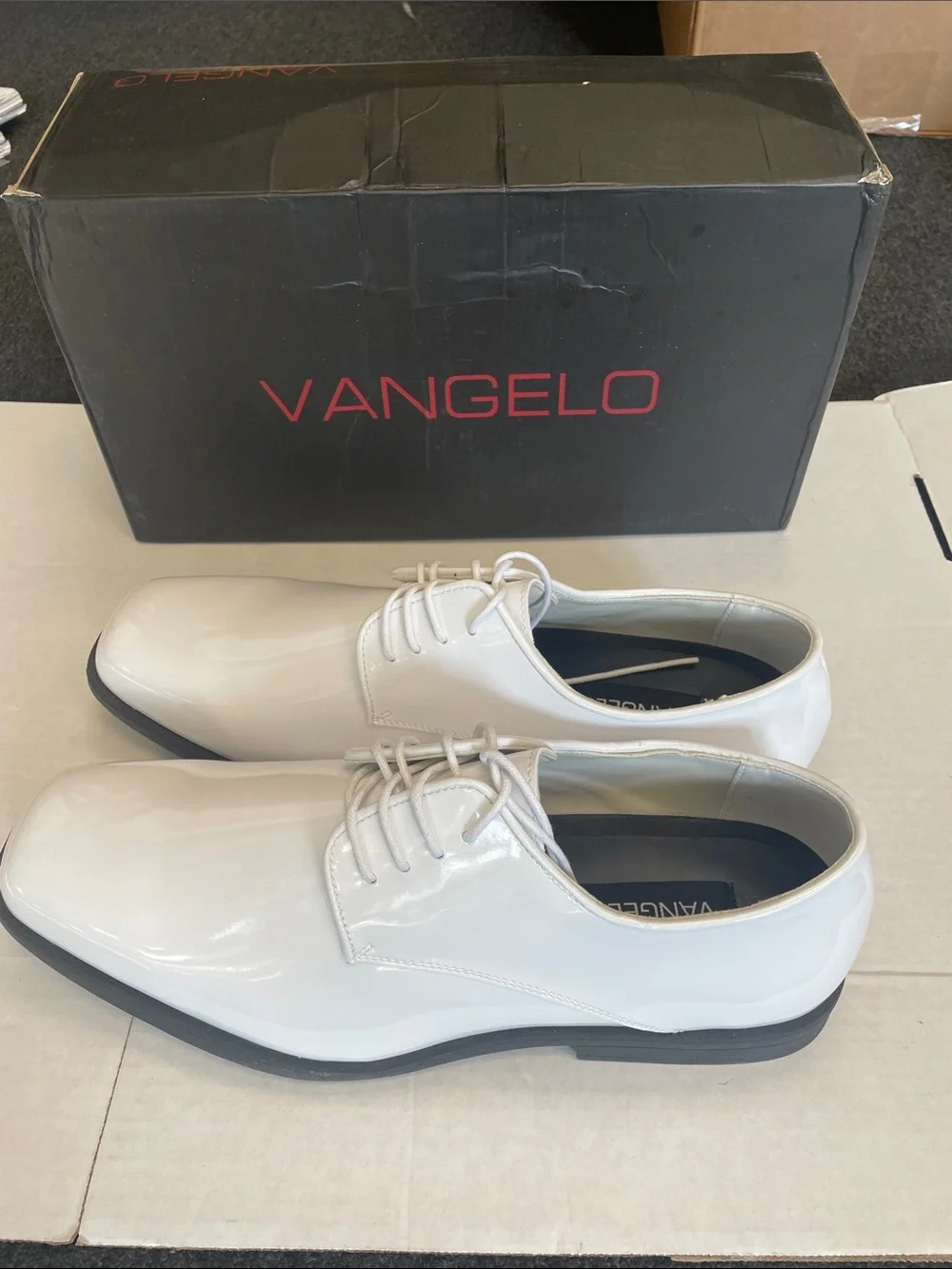 Vangelo Men’s White Patent Lace-Up Oxfords